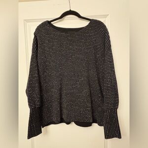LIKE NEW - ALFANI BLACK W SILVER STRIPES TOP 0X